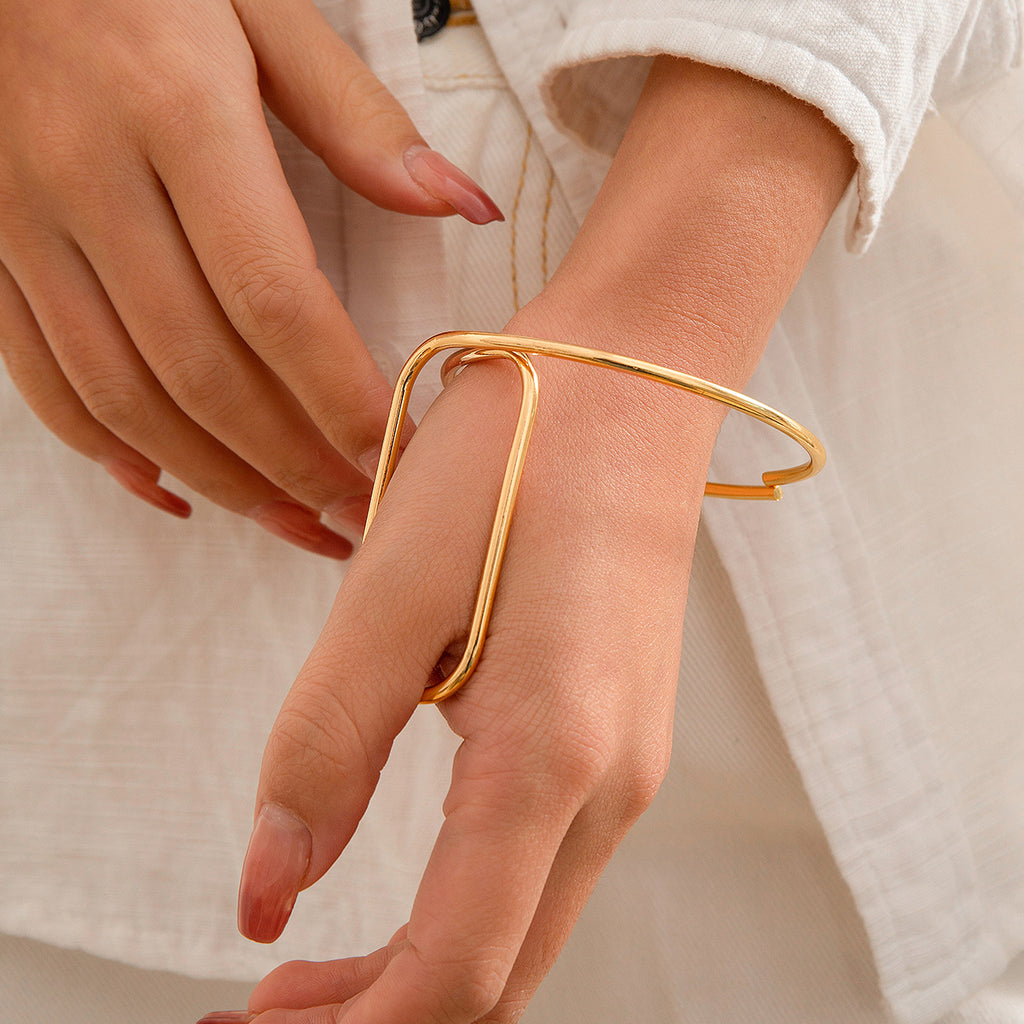 Cold style decorative geometric bracelet with simple and open square design and connected fingers